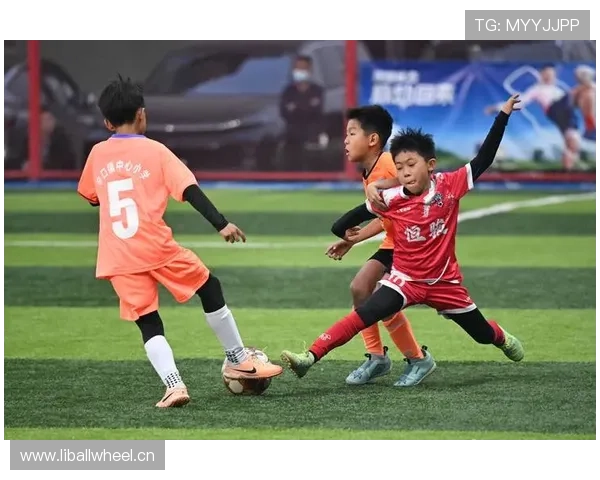 足球夏训营火热开展，青少年球员技能提升显著