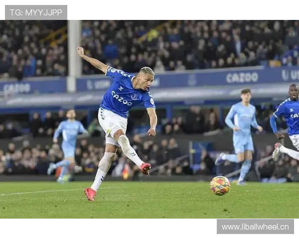 福登与马赫雷斯对比：边路进攻角色与效率如何体现差距