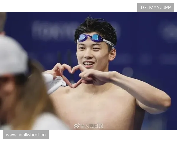 汪顺家的冰箱里塞满了蛋白粉，连饮料都是按秒掐着喝的