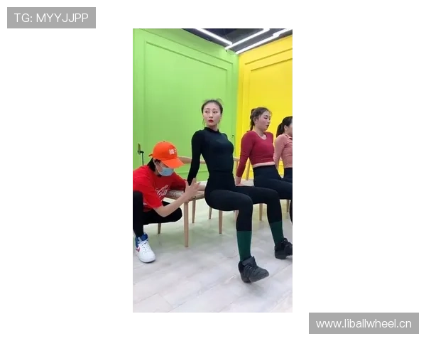 李小鹏家里健身房比我家还大