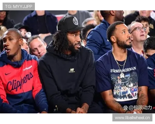 恩比德这生活节奏也太反差了吧，球场上猛兽，家里像在养老院蹲点？