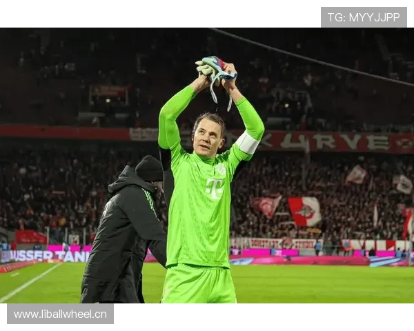 阿利松 vs 诺伊尔：传统门神与清道夫型门将风格对比解析